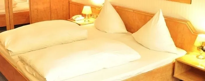 Celina Niederrheinischer Hof 3*